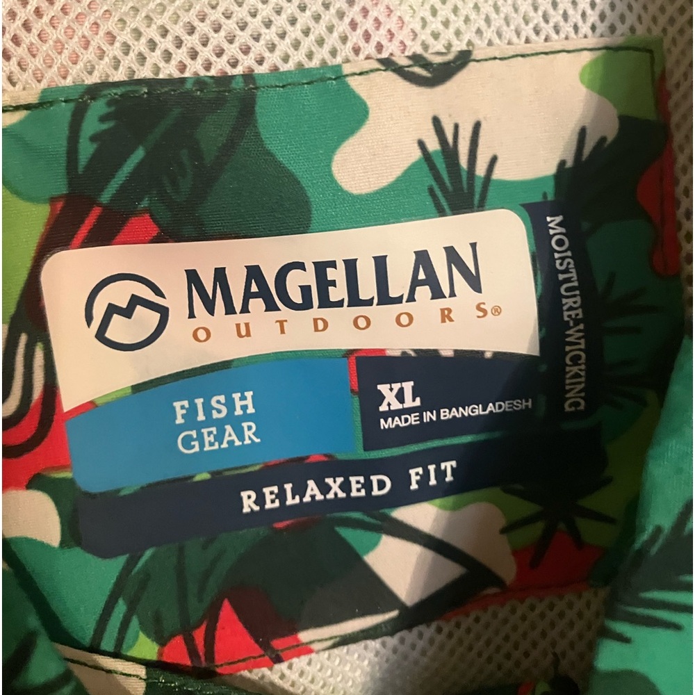 Magellan Men’s fishing gear holiday camo short sleeve top - Picture 3 of 9